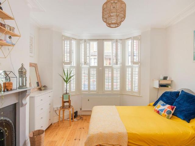 2 bedroom maisonette for sale