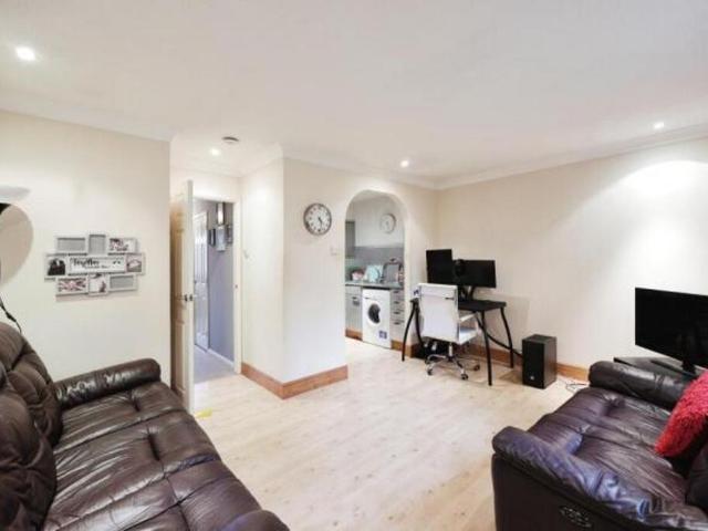 2 bedroom maisonette for sale