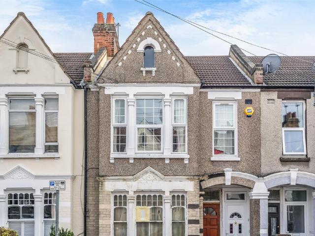 2 bedroom maisonette for sale
