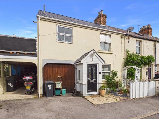 2 bedroom maisonette for sale