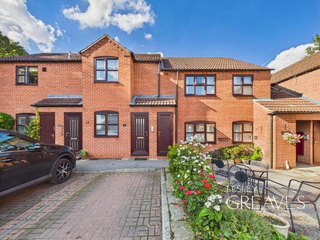 2 bedroom maisonette for sale