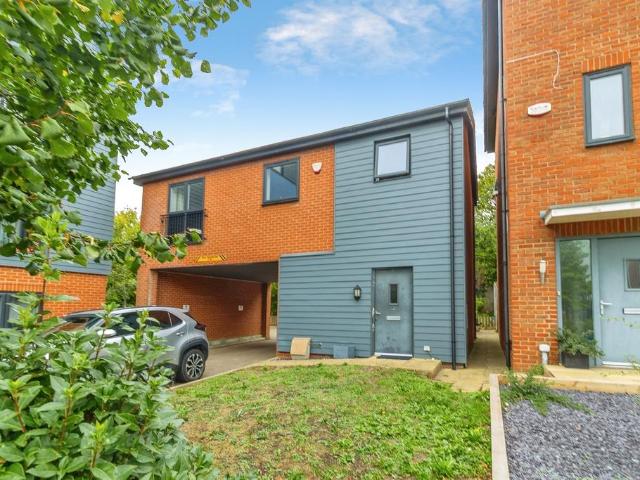 2 bedroom maisonette for sale