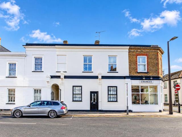 2 bedroom maisonette for sale