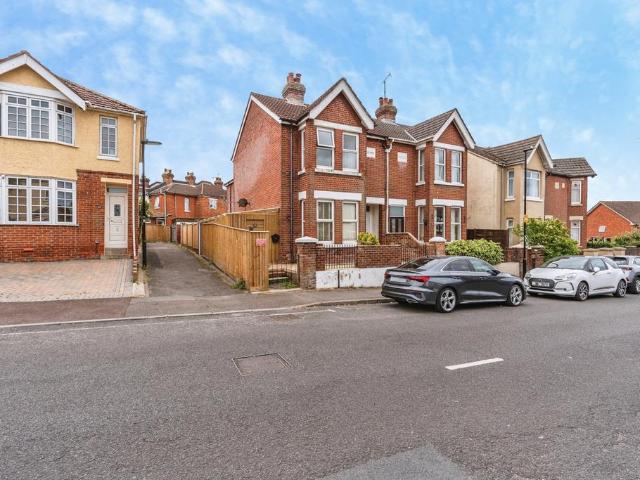 2 bedroom maisonette for sale