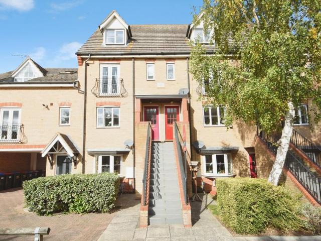 2 bedroom maisonette for sale