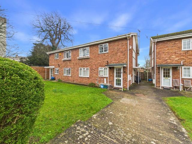 2 bedroom maisonette for sale