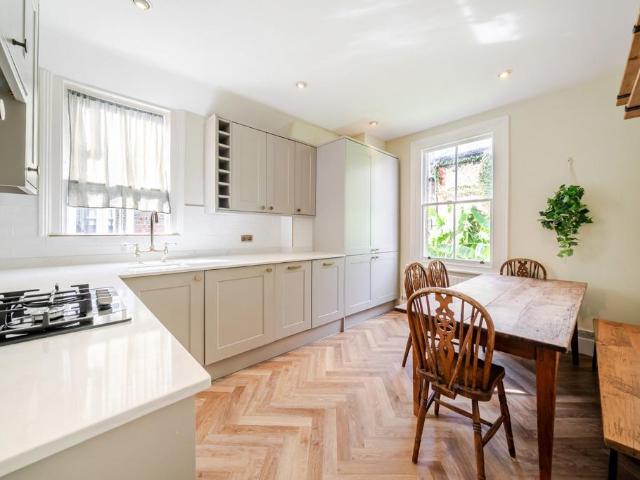 2 bedroom maisonette for sale