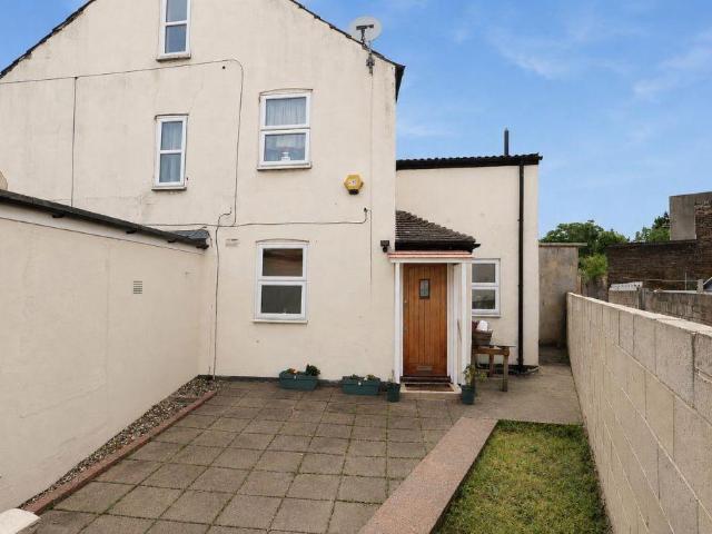 2 bedroom maisonette for sale