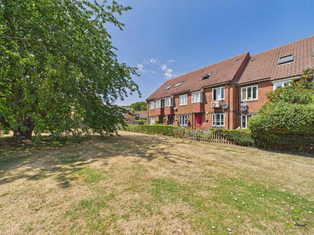 2 bedroom maisonette for sale