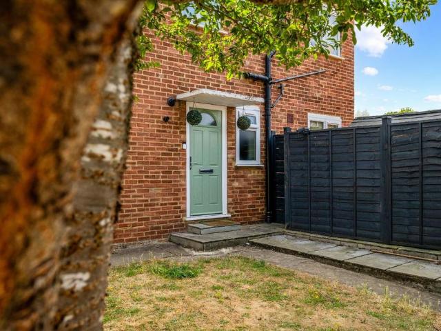 2 bedroom maisonette for sale