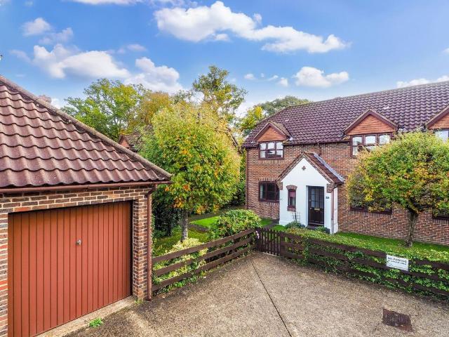 2 bedroom maisonette for sale