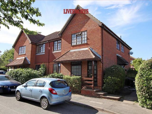 2 bedroom maisonette for sale
