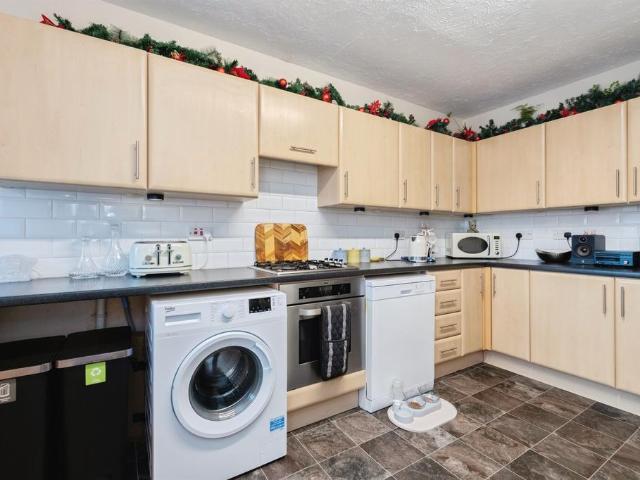 2 bedroom maisonette for sale