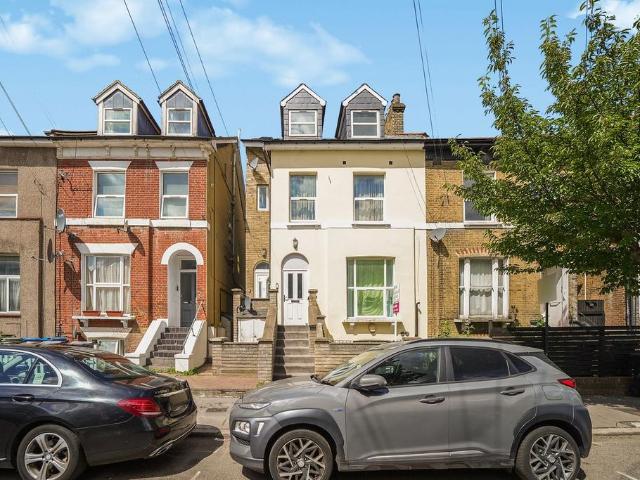 2 bedroom maisonette for sale