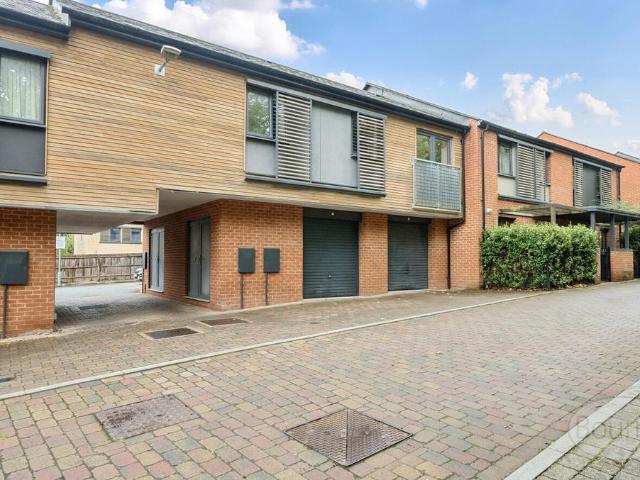 2 bedroom maisonette for sale