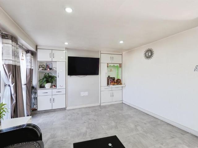 2 bedroom maisonette for sale