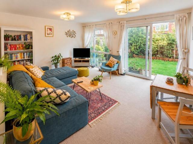 2 bedroom maisonette for sale