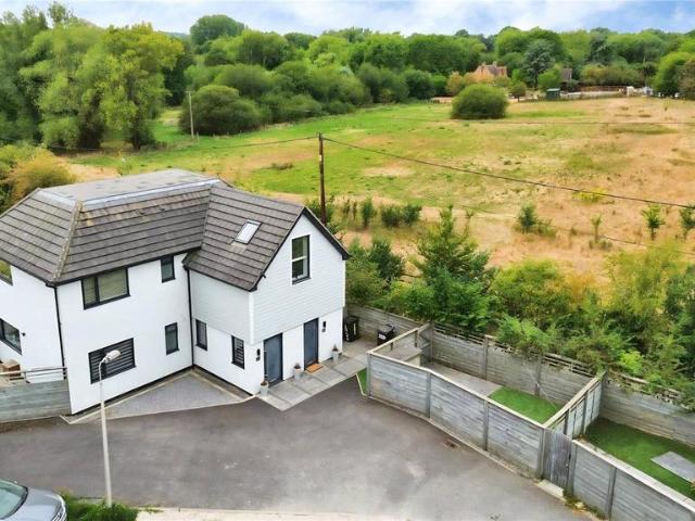 2 bedroom maisonette for sale
