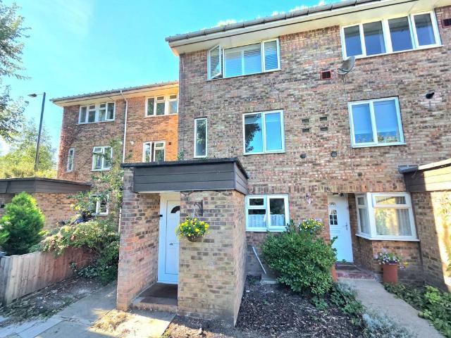 2 bedroom maisonette for sale