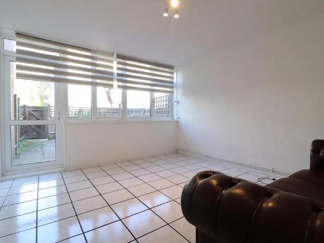 2 bedroom maisonette for sale