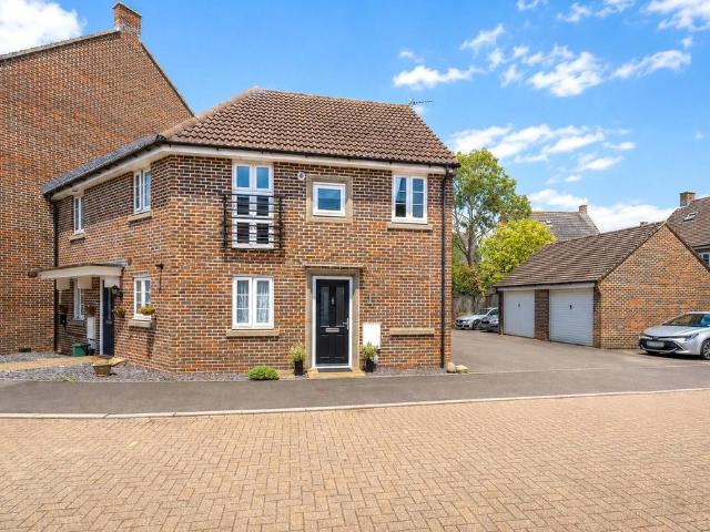 2 bedroom maisonette for sale