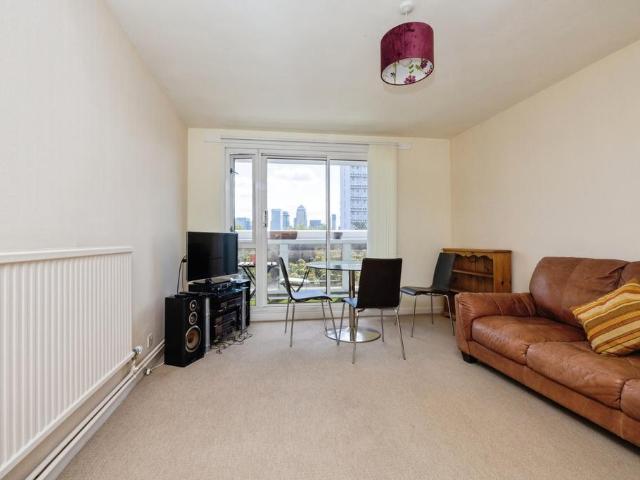 2 bedroom maisonette for sale