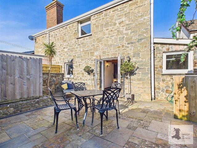 2 bedroom maisonette for sale