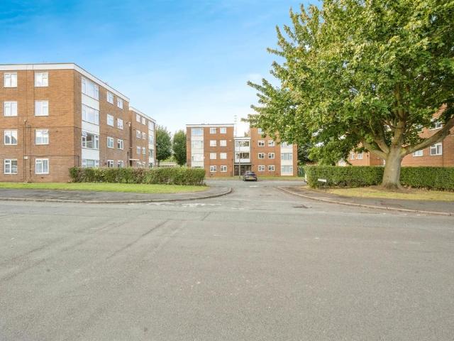2 bedroom maisonette for sale