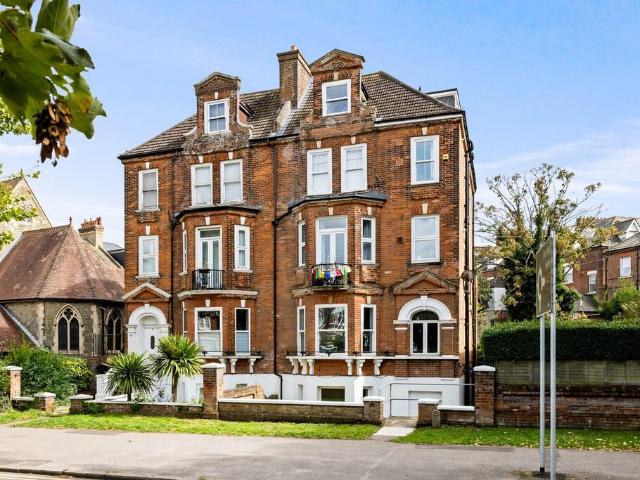 2 bedroom maisonette for sale