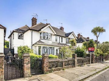 2 bedroom maisonette for sale