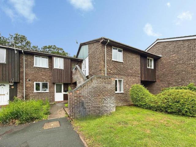 2 bedroom maisonette for sale