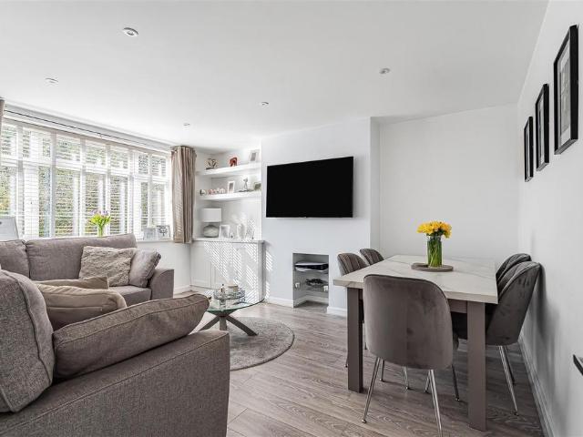 2 bedroom maisonette for sale