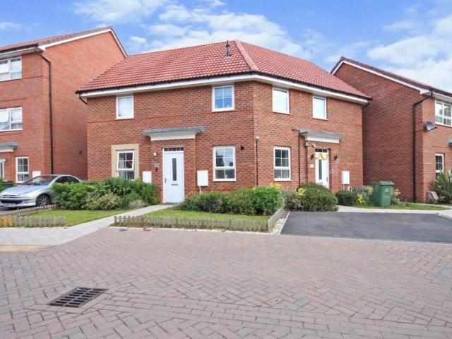 2 bedroom maisonette for sale