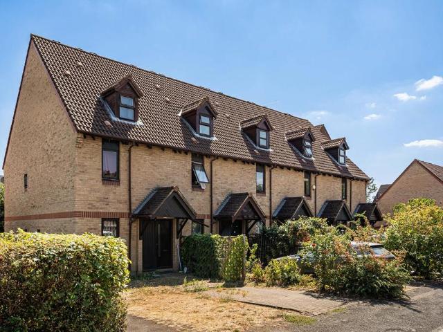 2 bedroom maisonette for sale