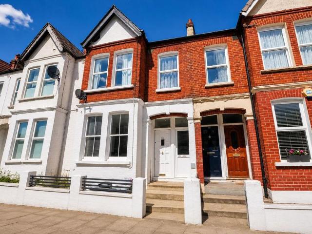 2 bedroom maisonette for sale