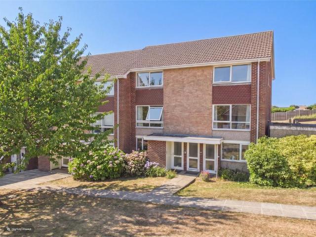 2 bedroom maisonette for sale