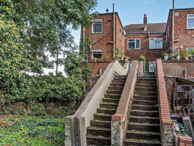 2 bedroom maisonette for sale
