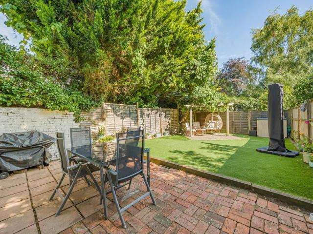 2 bedroom maisonette for sale
