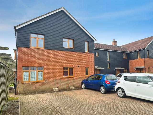 2 bedroom maisonette for sale