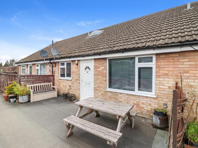 2 bedroom maisonette for sale
