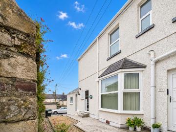 2 bedroom maisonette for sale