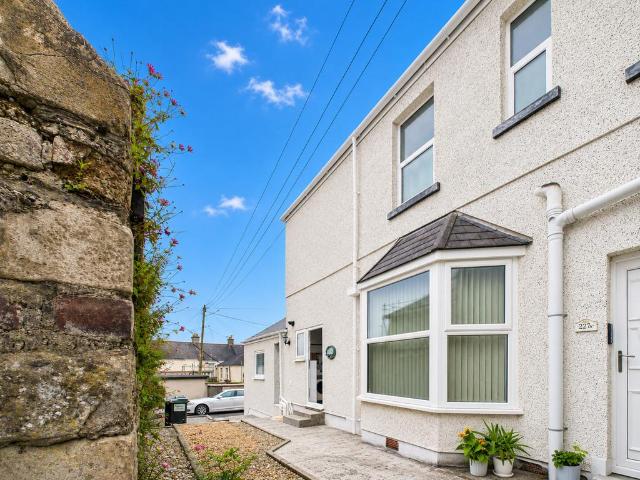 2 bedroom maisonette for sale