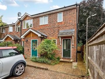 2 bedroom maisonette for sale