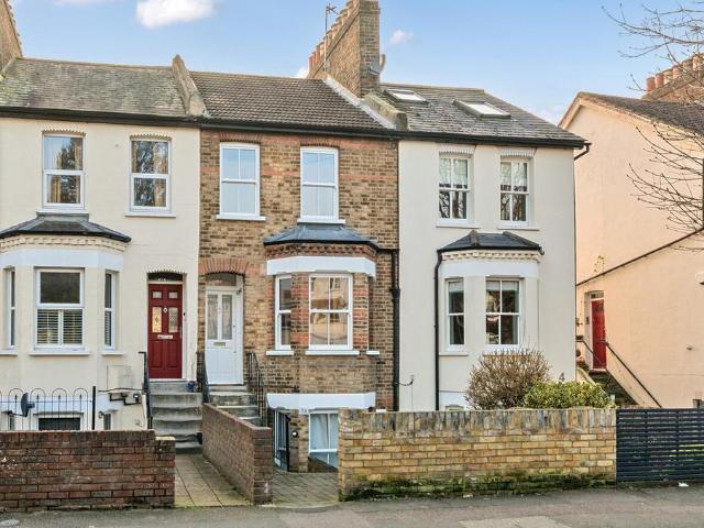 2 bedroom maisonette for sale