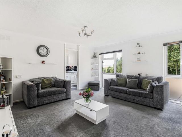 2 bedroom maisonette for sale