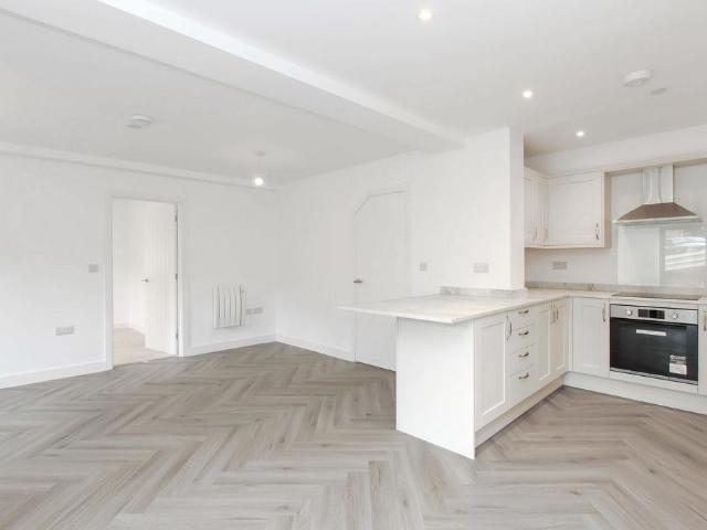 2 bedroom maisonette for sale
