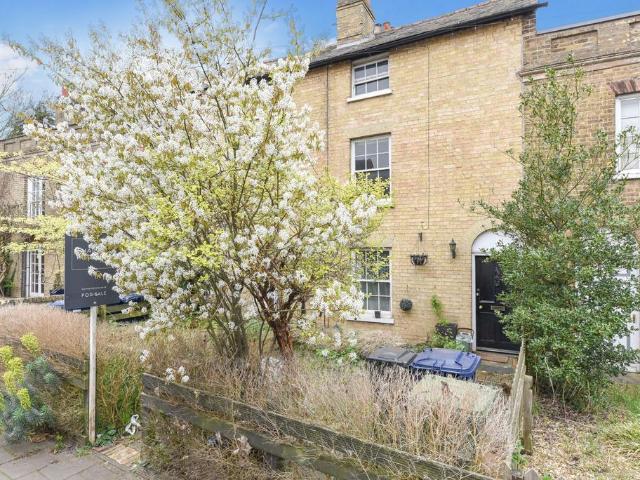 2 bedroom maisonette for sale