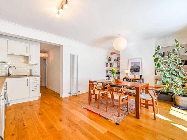 2 bedroom maisonette for sale