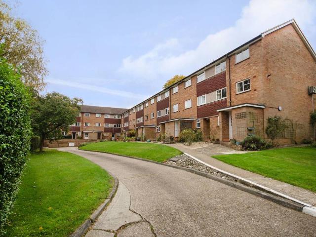 2 bedroom maisonette for sale