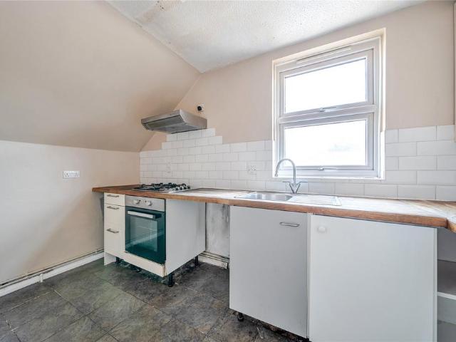 2 bedroom maisonette for sale